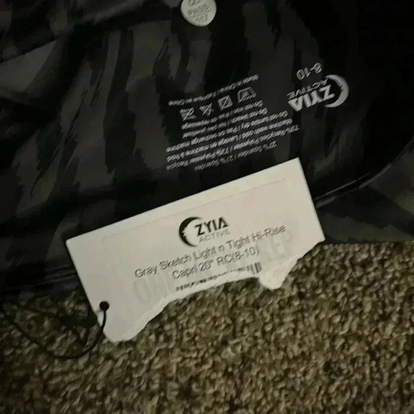 NWT Gray Sketch Light and Tight High Rise Capri 20” - Picture 2 of 3